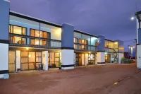 Waikanae Beach Motel Các khách sạn gần Eagle Flight Training Limited