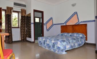 a bedroom with a bed , curtains , and an abstract wall design , next to a window with a wooden frame at Hotel International