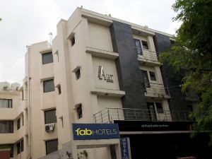 FabHotel Anutham Saket