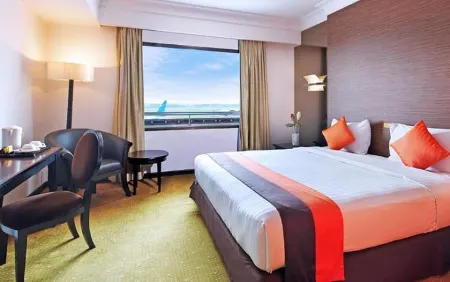 Jakarta Airport Hotel Отели рядом с достопримечательностью «Soekarno-Hatta Statue»