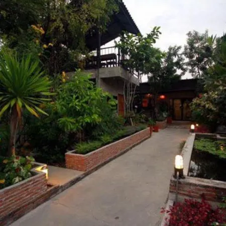 Ban Sakaekrang Resort