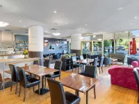 Nesuto Canberra Hotels near كازينو كانبرا