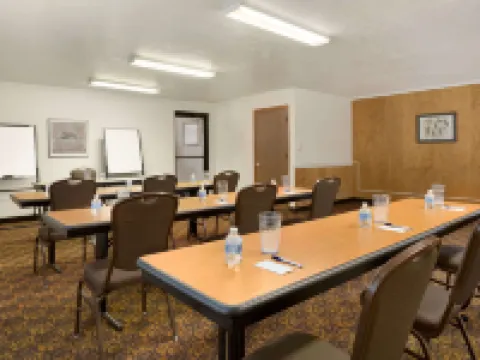 Travelodge by Wyndham Belen Hotels in Valencia County