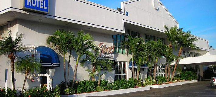 The Beachcomber Beach Resort Hotel Отели в г. Пинеллас