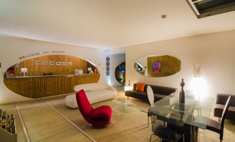 Cocoon Hotel & Lounge