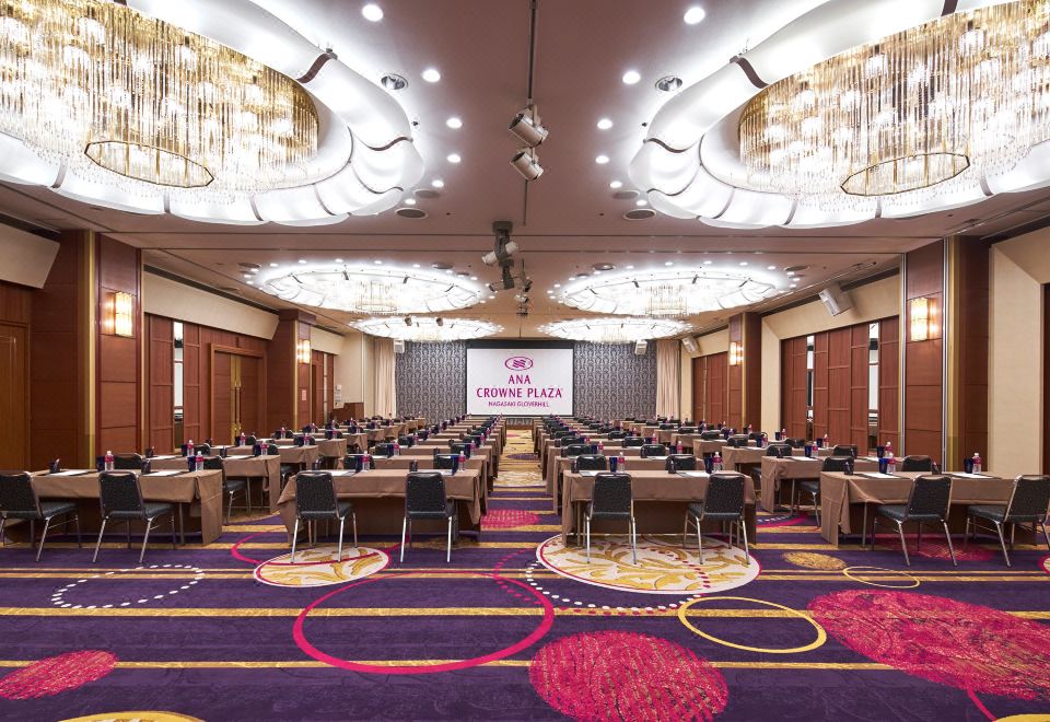 5. 크라운 플라자 ..