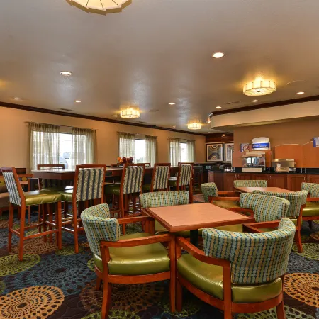 Holiday Inn Express PORTLAND SE - CLACKAMAS AREA by IHG