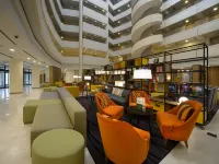 Holiday Inn Moscow Seligerskaya エクスペリメンタニウムサイエンスミュージアム周辺のホテル