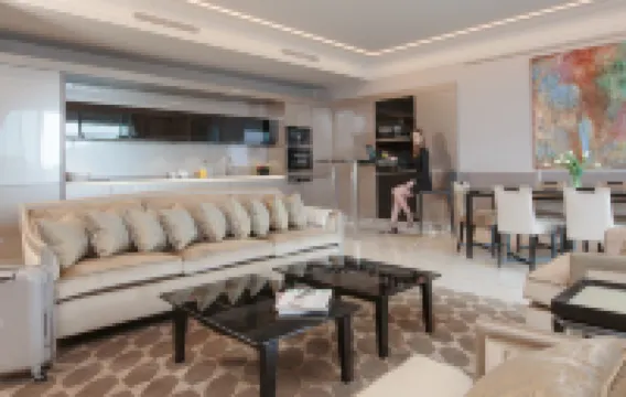 阿拉布里加之家套房酒店