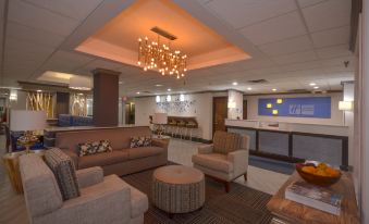 Holiday Inn Express & Suites Fayetteville-Univ of AR Area