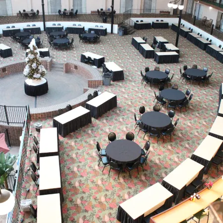Holiday Inn DES MOINES-AIRPORT/CONF CENTER by IHG
