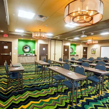 Holiday Inn Express & Suites PERRY-NATIONAL FAIRGROUND AREA by IHG
