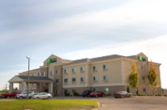 Holiday Inn Express DEVILS LAKE by IHG Hôtels à : 