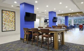 Holiday Inn Express & Suites Columbus North