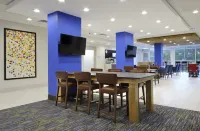 Holiday Inn Express & Suites Columbus North Hotel a Columbus