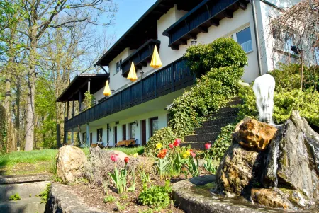 Hotel Gasthof Lohbachwinkel Отели в г. Верхний Пфальц