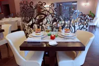 Logis Hôtel Restaurant de la Paix Hotels in Le Caylar