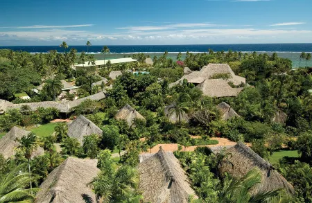 Outrigger Fiji Beach Resort Отели в г. Тагак