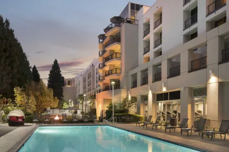 San Ramon Marriott Отели рядом с достопримечательностью «Парк Ричард Фаи Виллидж Грин»