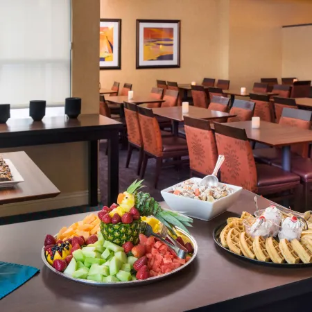 Residence Inn Las Vegas Hughes Center Отели рядом с достопримечательностью «Боулдер-Стрип»