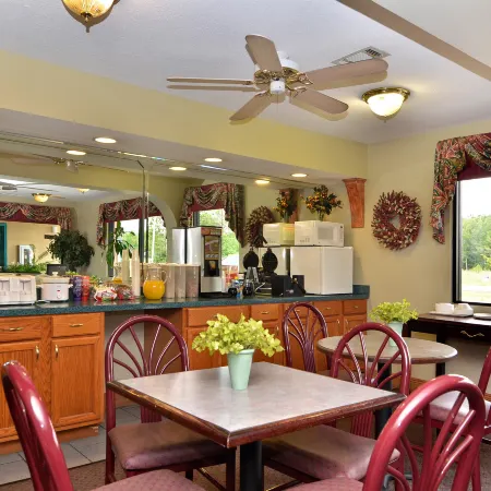 Super 8 by Wyndham Moss Point