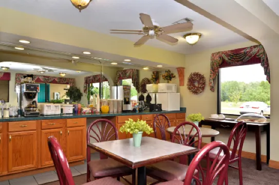 Super 8 by Wyndham Moss Point