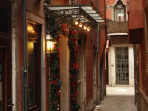 Hotel Lux Hotels near St Mark's Campanile