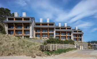 Headlands Coastal Lodge & Spa