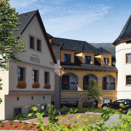 Wellness Hotel Zlatá Lípa Отели в г. Дечин