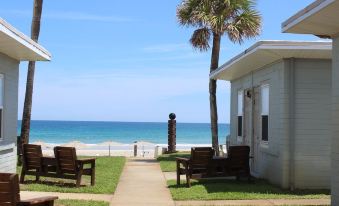 Shoreline Suites & Cabana Cottages – Beachfront