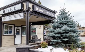 Green Gables Motel & Suites