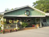 The Garrett Inn Hotels in McHenry
