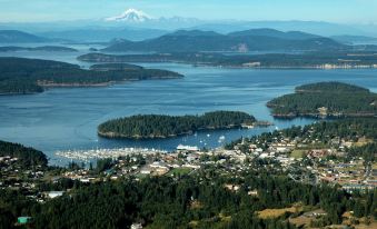 Friday Harbor Suites