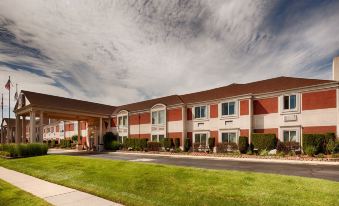 Days Inn & Suites by Wyndham Roseville/Detroit Area