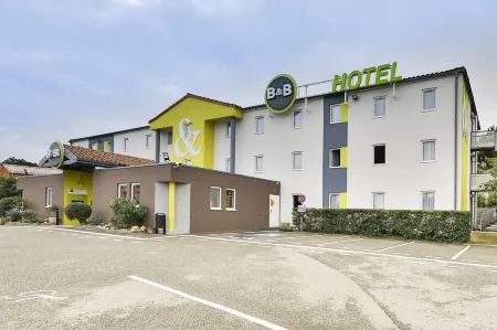 B&B Hotel Montélimar Nord Отели в г. Клиускла