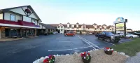 AmericInn by Wyndham Saint Ignace Lakefront - parking
