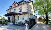 Logis Hôtels Restaurant le Dauphin Hotels in Salbris