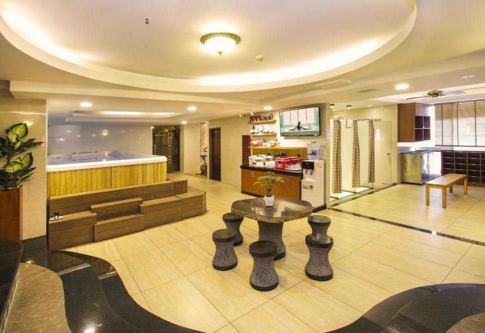 2. 아리스토 사이공..