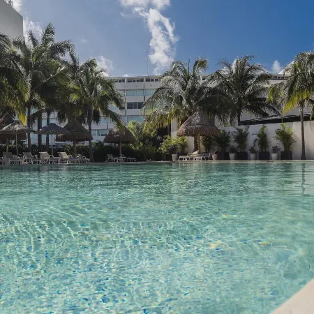 InterContinental Hotels PRESIDENTE CANCUN RESORT by IHG