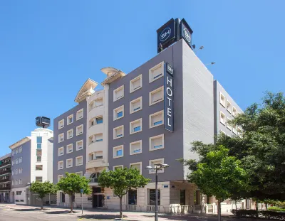Hotel Malcom and Barret Hotels in Benetuser