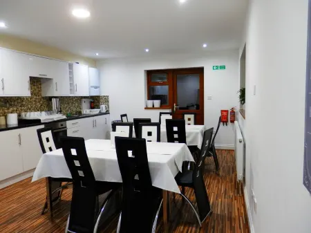 Heathrow Travellers Hub Отели рядом со станцией Станция Хитроу-Терминал 5