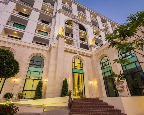 SN Plus Hotel Hotels near Noir Pub