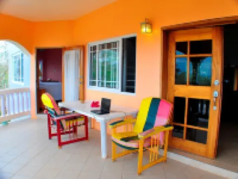 Jah Freedom Inn Negril โรงแรมในเนกริล