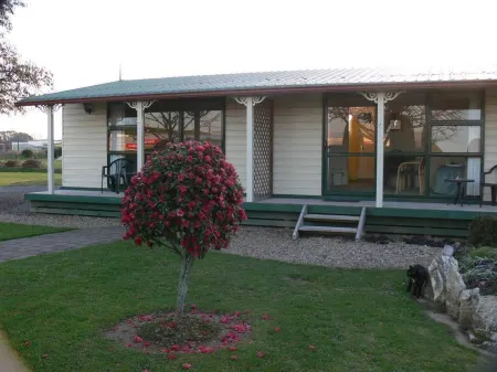 Otorohanga Kiwi Holiday Park Отели рядом с достопримечательностью «Заказник Мангаоква»