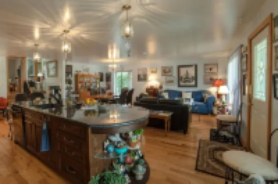 A Garden Stroll Bed & Breakfast