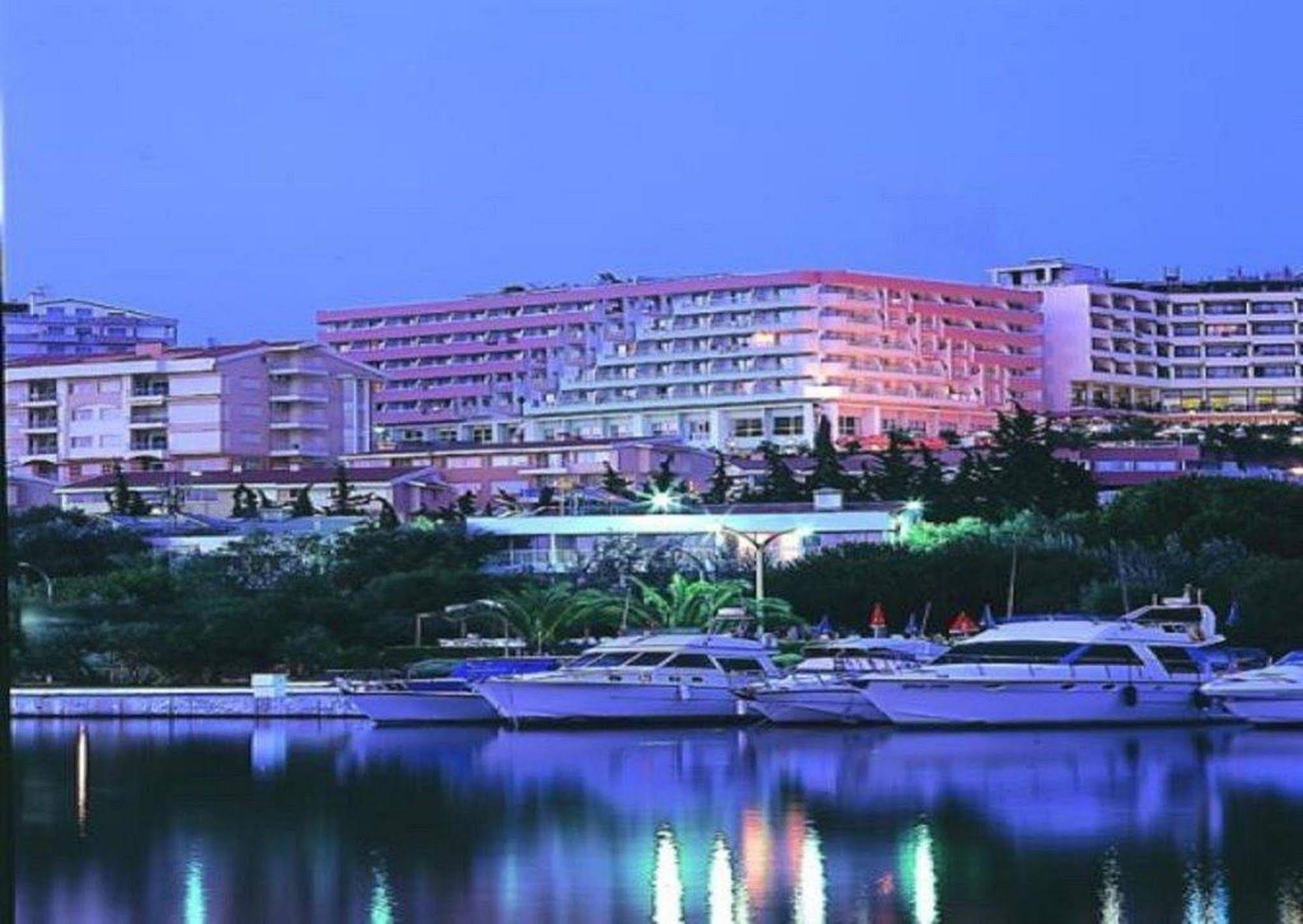 Marina Hotel & Suites Kusadasi