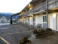 Fireweed Motel فنادق في سميثرز