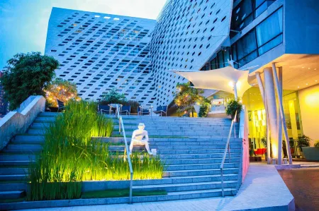 LiT BANGKOK Hotel