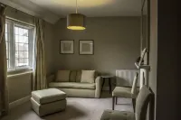 Qudos Hotels in Salisbury