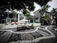 Paragon Inn